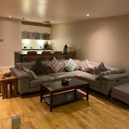 City Centre 2 Bedroom Apartment, Secure Parking. Glasgow Esterno foto
