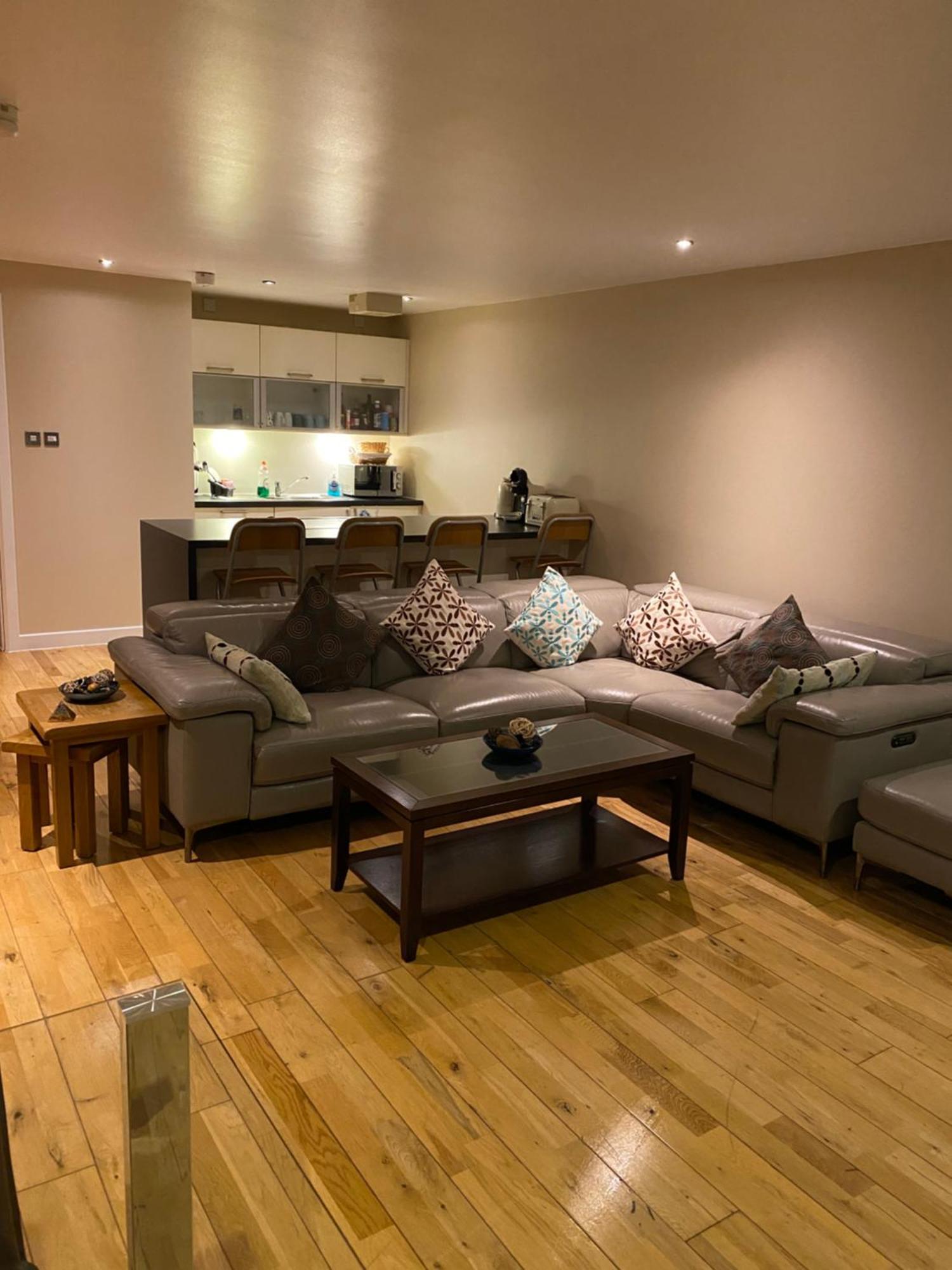City Centre 2 Bedroom Apartment, Secure Parking. Glasgow Esterno foto