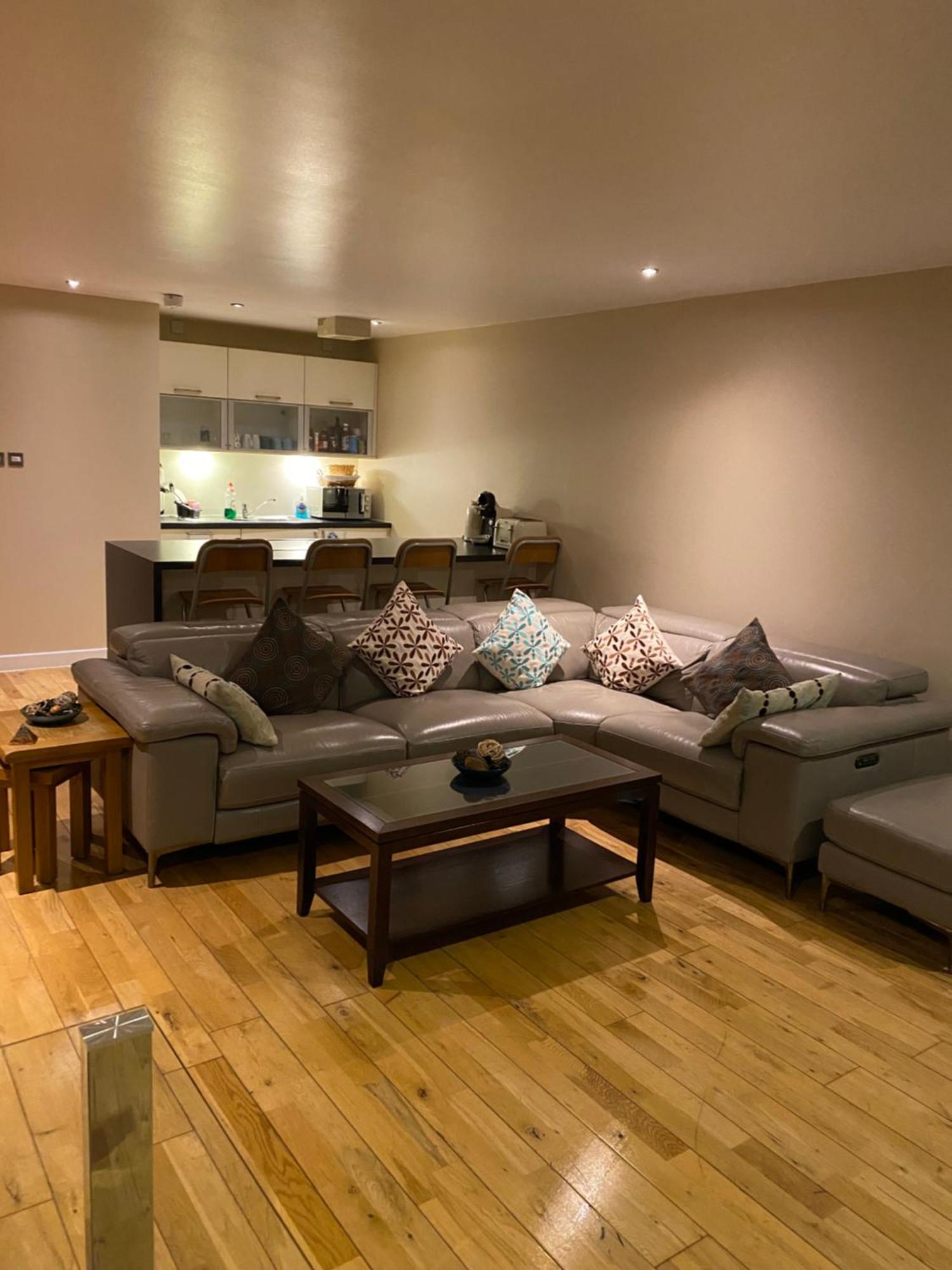 City Centre 2 Bedroom Apartment, Secure Parking. Glasgow Esterno foto